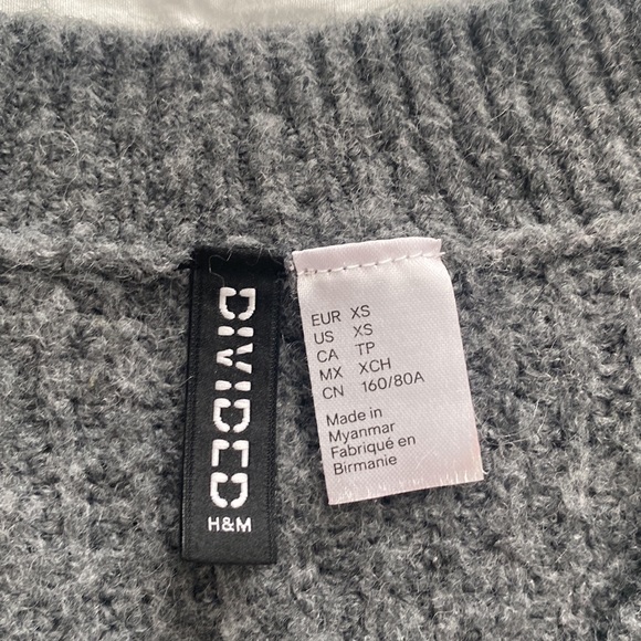 Sweater - Picture 2 of 3